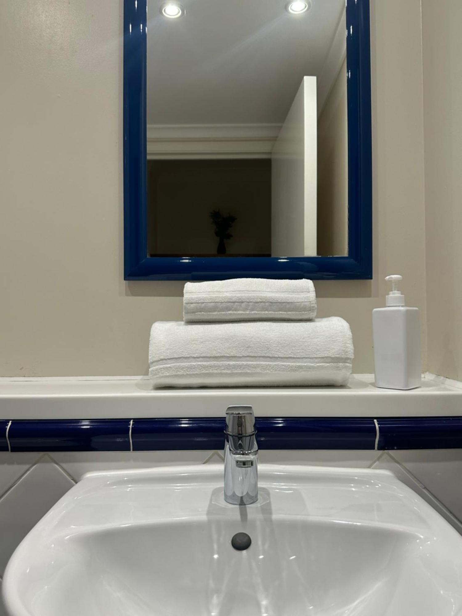 Go2 Glasgow Cumbernauld Hotel - Free Parking And Pet Friendly Kültér fotó