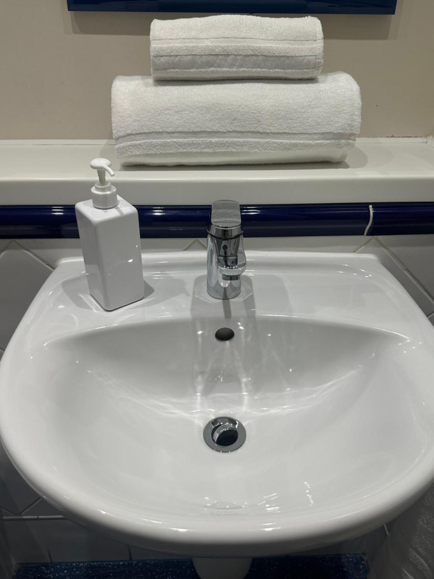 Go2 Glasgow Cumbernauld Hotel - Free Parking And Pet Friendly Kültér fotó