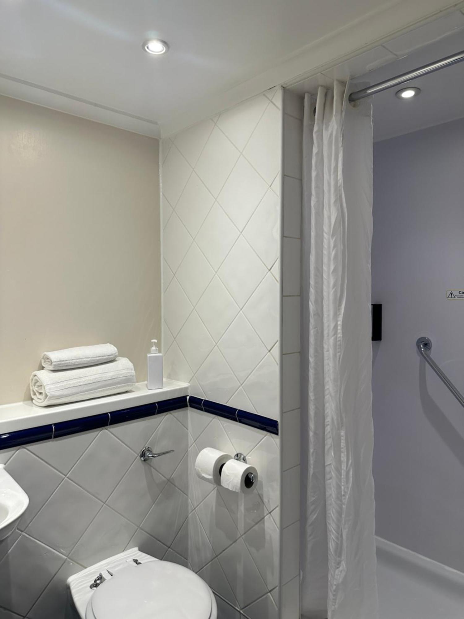 Go2 Glasgow Cumbernauld Hotel - Free Parking And Pet Friendly Kültér fotó