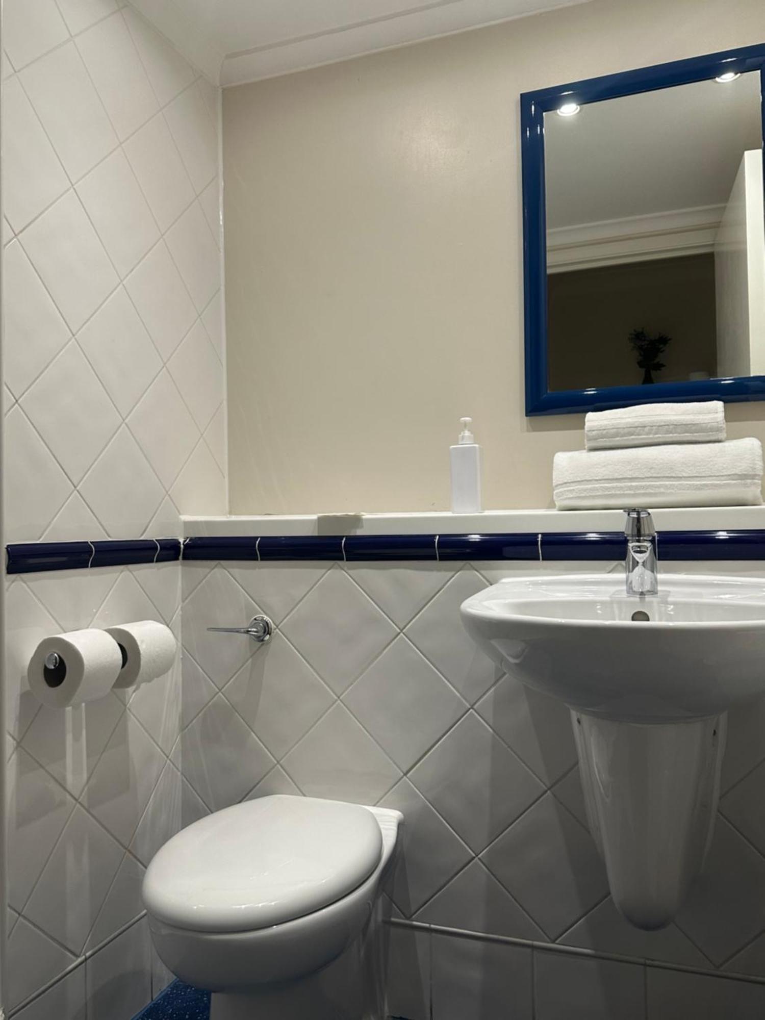 Go2 Glasgow Cumbernauld Hotel - Free Parking And Pet Friendly Kültér fotó